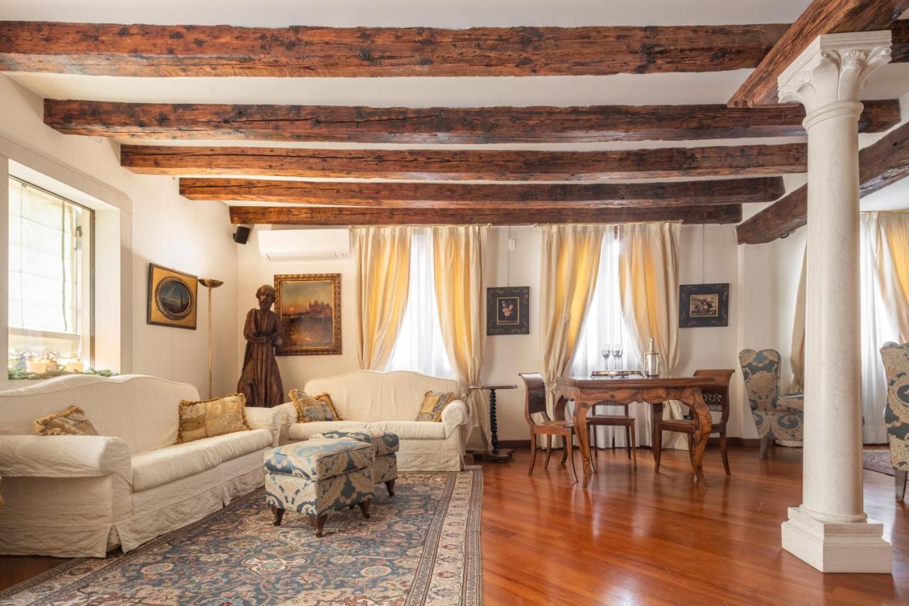 Garden Mansion With Private Mooring R&r Appartement Venise