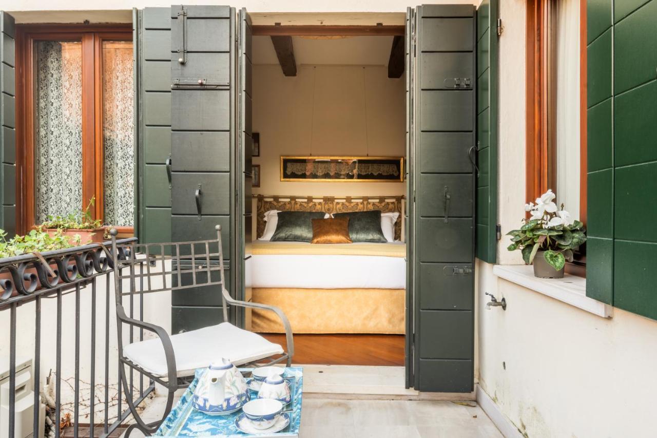 Garden Mansion With Private Mooring R&r Venise
